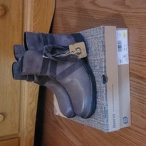 Born Perl Gray Leather Booties